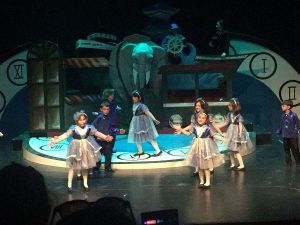 Küçük tiyatroculardan büyük performans