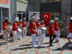 Miniklerin 23 Nisan coşkusu