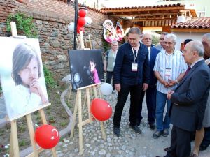 Fotoğraf sergisinin geliri okula bağışlanacak