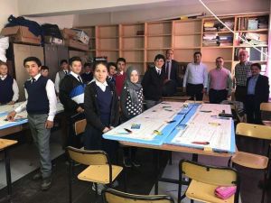 Muhtar Ömür Eldiven: Eğitime destek, geleceğe hizmet’ anlayışıyla çalışıyoruz