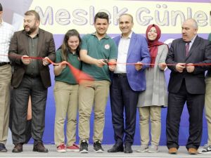 Eğitim ve kariyerine yön vermek isteyenler Arnavutköy’de buluştu