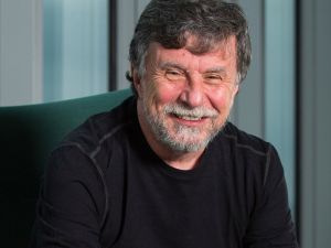 Faruk Eczacıbaşı Biznet’i devralıyor