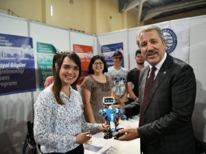 10 bin liseli şimdiden Egeli oldu