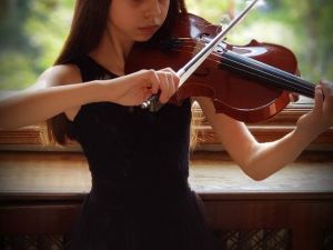 10 yaşındaki İrem Yayalar, kemanda birincilik ödülünün sahibi oldu