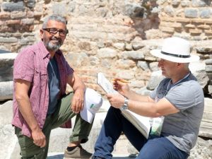 14’ü yabancı 29 ressam Efes Antik Kenti’ni gezerek resim çizdi