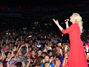 Antalya’da Muazzez Ersoy konseri