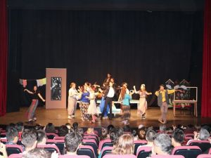 Aydın’da kültür merkezi kursiyerlerinden tiyatro gösterisi