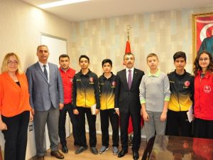 Kitabın kritiğini yaptılar