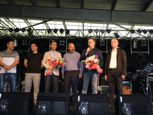 Koray Avcı’dan, fabrikada işçilere 1 Mayıs konseri