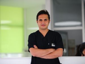 "Pembe diş estetiği öncesi diş eti durumu önemli"