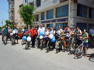 Astıma dikkat çekmek için pedal çevirdiler