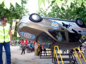 Kaza anını canlı yaşayıp, emniyet kemerinin önemini öğrendiler