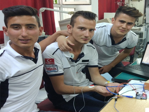 Meslek liseliler kablosuz EKG cihazı üretti