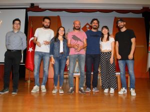 Mizah, gençlerle buluştu