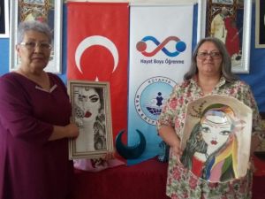 Kursiyerlerden çini sergisi