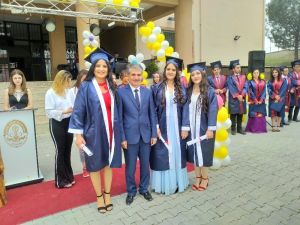 Selendili öğrencilerin mezuniyet sevinci