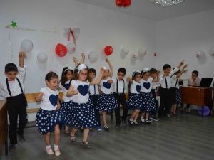 Minik öğrencilerin okuma bayramı sevinci