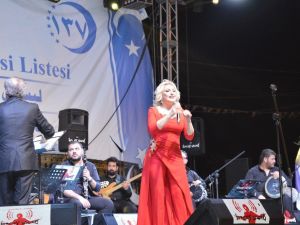 Muazzez Ersoy ve Mahmut Tuncer’den Türkmenlere destek