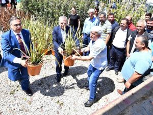 Bayındır’dan Hollanda’ya çiçek
