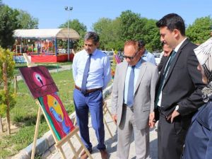 Öğrencilerinden resim sergisi