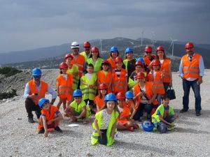 BİLSEM öğrencileri rüzgâr santrallerini inceledi