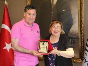 Ünlü tiyatroculardan Başkan Kocadon’a ziyaret