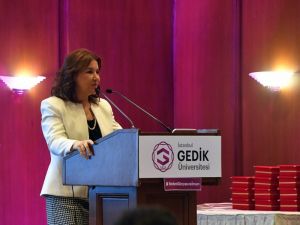 ‘Robot Dünyası ve İnsan’ konulu konferans düzenlendi