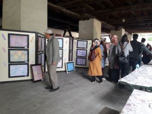 Ebru sergisi büyüledi