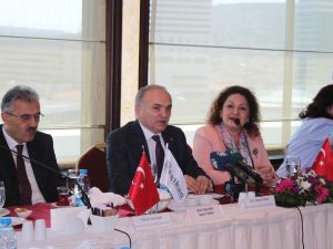 Bakan Özlü: "İçinde kadın emeği yoksa hiçbir başarı hikayesi yazılamaz"