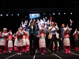 Menderes’te halk dansları coşkusu yaşandı