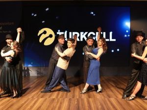 Karanlık ve sessizlikte engel tanımayan tango