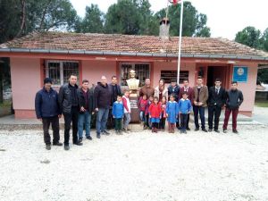 Sarıgöl Mesleki Eğitim Merkezi öğrencilerinden örnek davranış