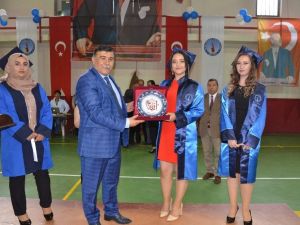 DPÜ Emet Meslek Yüksekokulu 250 mezun verdi