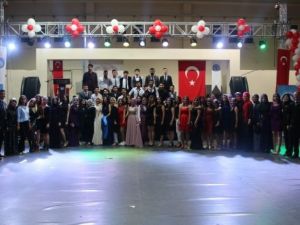 Şaphane MYO’da mezuniyet sevinci