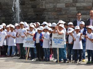 İlkokul öğrencilerinden anlamlı program