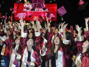 Mektebim’in mezunları İstanbul’da kep attı