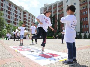 Sokak oyunları savaşın izlerini azalttı