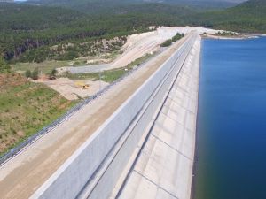 Karacasu Barajı’nda gövde ve dolusavak yükseltme inşaatı tamamlandı