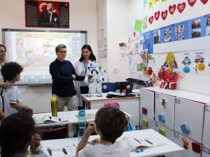 Öğretmen robot “Elias” Türkiye’de