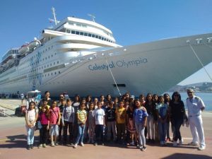 Germencikli öğrenciler turist gemisini gezdi