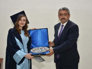 Okul birincisi diplomasını Başkan Alıcık’tan aldı
