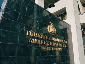 Yıl sonu dolar kuru tahmini yükseldi