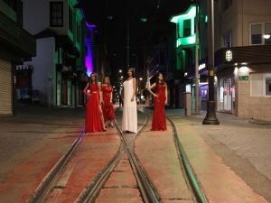 Bu defileyi kimse izlemedi....