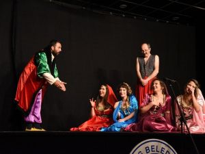 Resimli Osmanlı tarihi sahnelendi