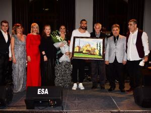 Mehmet Topal ve eşinden huzurevi sakinlerine iftar