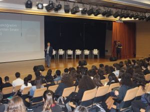 Eğitimin usta kalemi Sait Gürsoy Nesibe Aydın Okullarında öğrencilerle buluştu