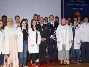 Dünyaca ünlü profesöre BAU tıp bilim nişanı verdi