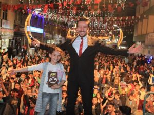 Yazar ve şiir youmcusu Kasım Alper Özdemir Hakkari’de sahne aldı