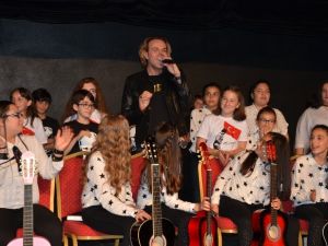 Ünlü sanatçı Soner Arıca’dan mezun olduğu okula vefa