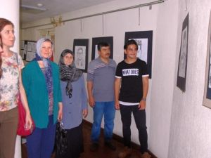 Ödemiş’te iki liseli öğrenciden resim sergisi